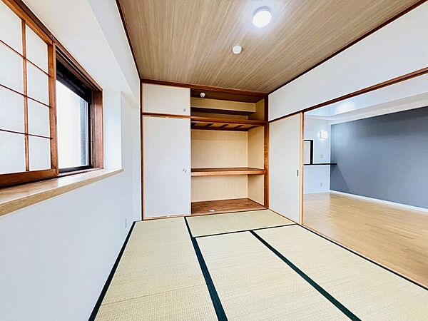 お子様の遊び場や来客用としても活躍する落ち着きのある和室です。