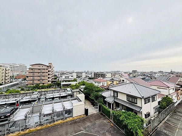 遠くまで見渡せる眺望が毎日の暮らしに彩りを添えます。