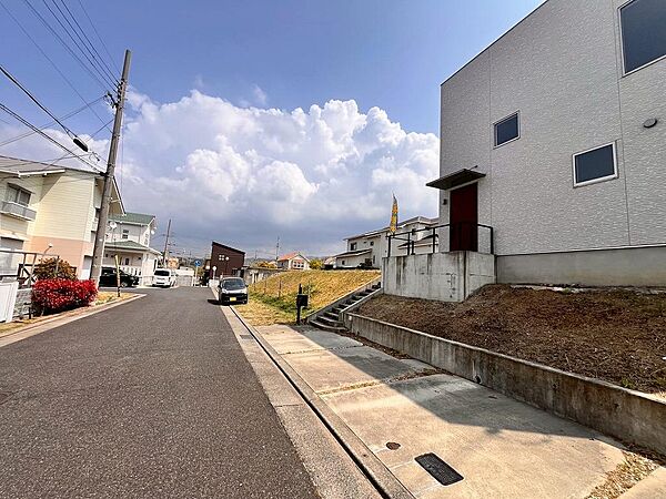 JR阪和線「熊取駅」バス「つばさが丘西」停徒歩５分の好立地！
