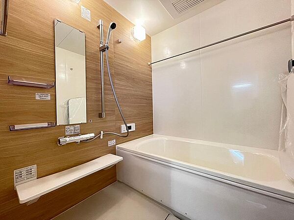 【施工例】ゆったりとしたバスタブも採用していてゆっくりおくつろぎ頂けます。