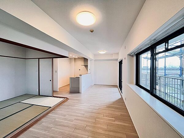 住まいのメインとなるＬＤＫには大きな窓を配置し、風通しも良いので、天気の良い日には窓を開けて気持ち良く過ごせます！