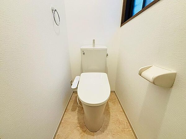 現地（2026年5月）清潔感のあるトイレスペース。毎日気持ちよくご利用いただけます。