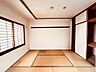 和室：客間やお子様の遊び場としても活躍する落ち着きのある和室。