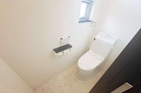 各階にトイレを設置。朝の忙しい時間帯も安心です。