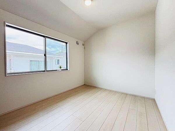 子ども部屋や書斎など多目的に使える洋室です。