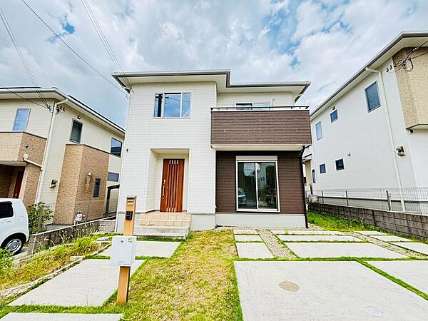 大型分譲地内の築浅物件です。
