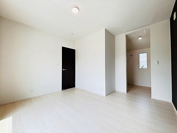 クローゼット付きでお部屋を広く使えます。