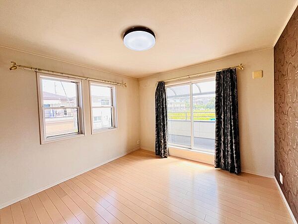 家族それぞれのプライベート空間を確保できる洋室♪全居室収納付きで、お部屋をすっきり使えるのも嬉しいポイントです。