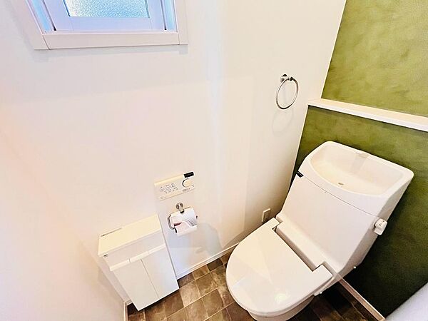 トイレは1階・2階の2ヶ所に設置♪朝の忙しい時間帯も家族で使いやすく、来客時にも嬉しい設備です。