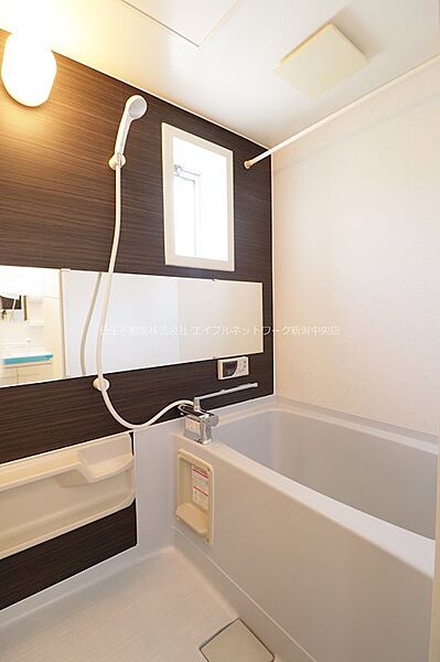 画像6:浴室はホテル風！窓もあるので換気もしやすいです！