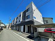 上所駅より徒歩11分 築10年3ヶ月 3階建の賃貸物件