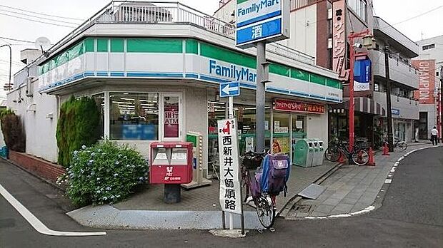 ファミリーマート田口屋西新井大師店 890m