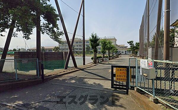 平塚市立富士見小学校 徒歩14分。 1100m