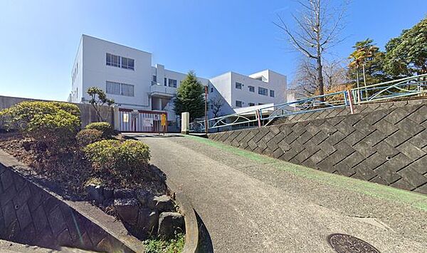 秦野市藤沢小学校 2430m