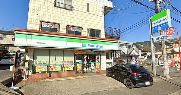 ファミリーマート秦野西田原店 徒歩13分。コンビニが利用でき、急な買い物や日常のちょっとした用事にも便利な環境です。 1000m
