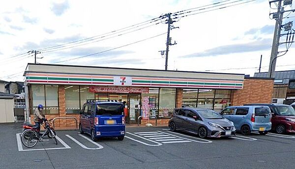 セブンイレブン茅ヶ崎今宿東店 徒歩4分。コンビニが利用でき、急な買い物や日常のちょっとした用事にも便利な環境です。 290m
