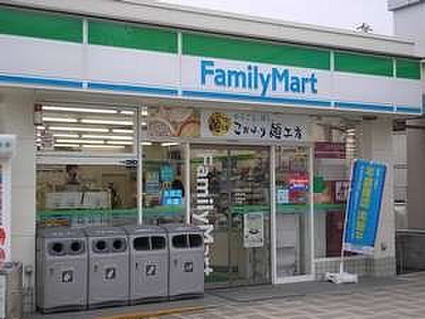 ファミリーマートおかべ荻窪店 コンビニが利用でき、急な買い物や日常のちょっとした用事にも便利な環境です。 1390m