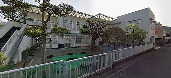 第一保育園 徒歩4分。幼稚園や保育園が整い、小さなお子さまの通園も安心。子育て世帯に嬉しい環境です。 280m