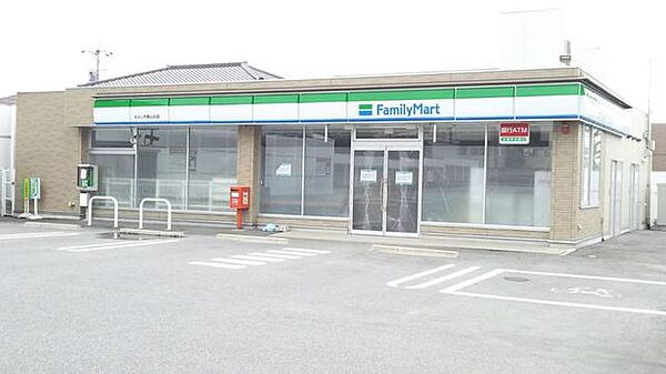 ファミリーマート秦野本町店 徒歩5分。コンビニが利用でき、急な買い物や日常のちょっとした用事にも便利な環境です。 350m