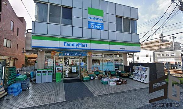 ファミリーマート富水駅前店 徒歩10分。コンビニが利用でき、急な買い物や日常のちょっとした用事にも便利な環境です。 800m