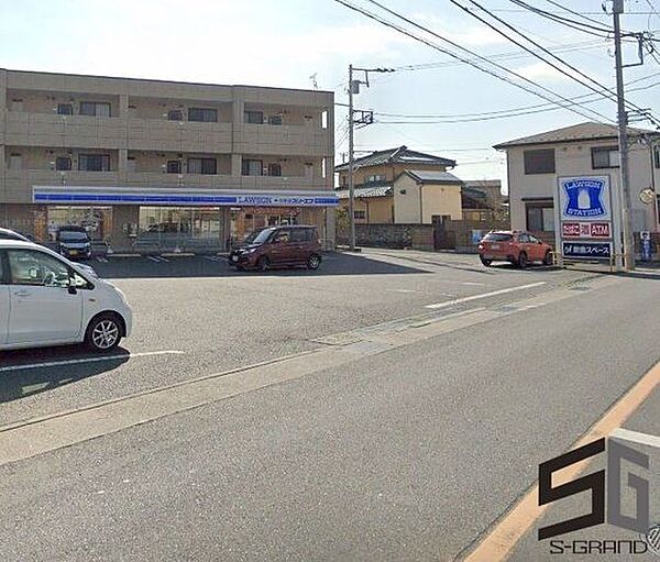 ローソン・スリーエフ小田原東栢山店 徒歩4分。コンビニが利用でき、急な買い物や日常のちょっとした用事にも便利な環境です。 260m