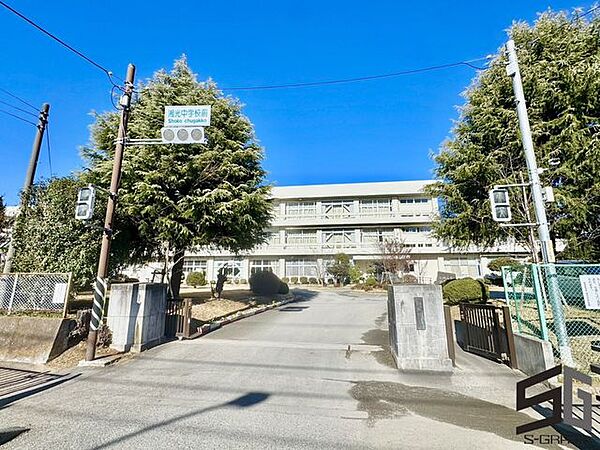 大井町立湘光中学校 徒歩21分。中学校があり、落ち着いた環境で学べる安心感が子育て世帯に支持されています。 1680m
