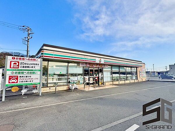 セブンイレブン大井町金子店 徒歩5分。コンビニが利用でき、急な買い物や日常のちょっとした用事にも便利な環境です。 350m