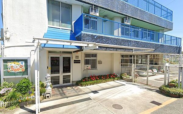 塚原保育園 徒歩6分。幼稚園や保育園が整い、小さなお子さまの通園も安心。子育て世帯に嬉しい環境です。 430m
