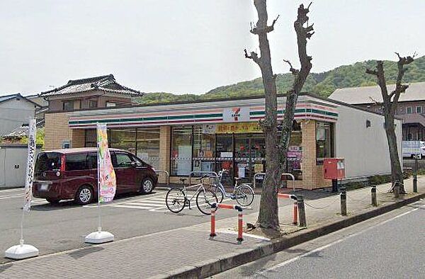 セブンイレブン平塚万田店 コンビニが利用でき、急な買い物や日常のちょっとした用事にも便利な環境です。 570m