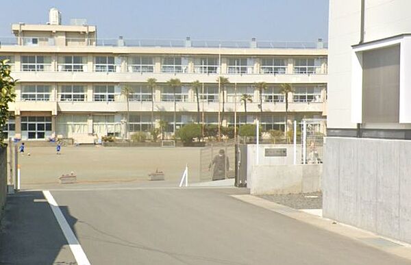 小田原市立酒匂小学校 徒歩19分。小学校があり、通学の安心感と子育て世帯に嬉しい教育環境が整います。 1470m