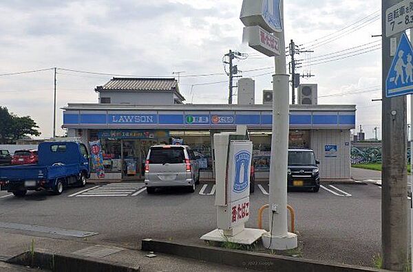 ローソン平塚横内北店 徒歩8分。コンビニが利用でき、急な買い物や日常のちょっとした用事にも便利な環境です。 640m