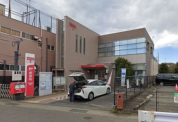 平塚横内郵便局 徒歩13分。郵便局が利用でき、荷物の発送や手続きもスムーズに行える快適な環境です。 1010m