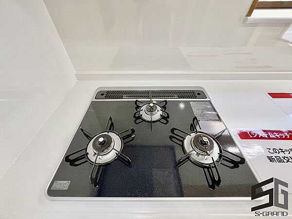 使いやすいコンロは、調理のしやすさと安全性を兼ね備えたキッチンの要。火力調整がしやすく、毎日の料理を快適にサポートするマイホームの頼れる設備です。