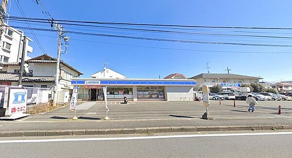 ローソン厚木妻田南1丁目店 徒歩7分。コンビニが利用でき、急な買い物や日常のちょっとした用事にも便利な環境です。 490m