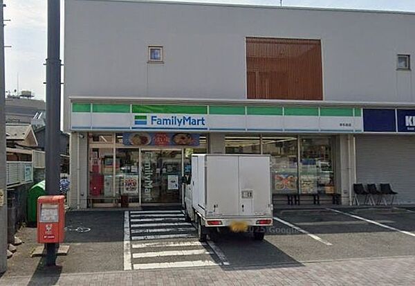 ファミリーマート松田町店 徒歩2分。コンビニが利用でき、急な買い物や日常のちょっとした用事にも便利な環境です。 160m