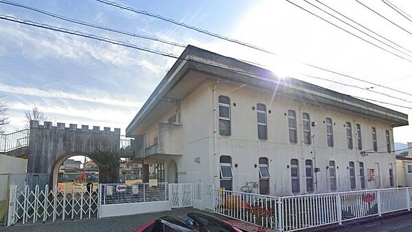 南足柄市立福沢幼稚園 徒歩6分。幼稚園や保育園が整い、小さなお子さまの通園も安心。子育て世帯に嬉しい環境です。 470m