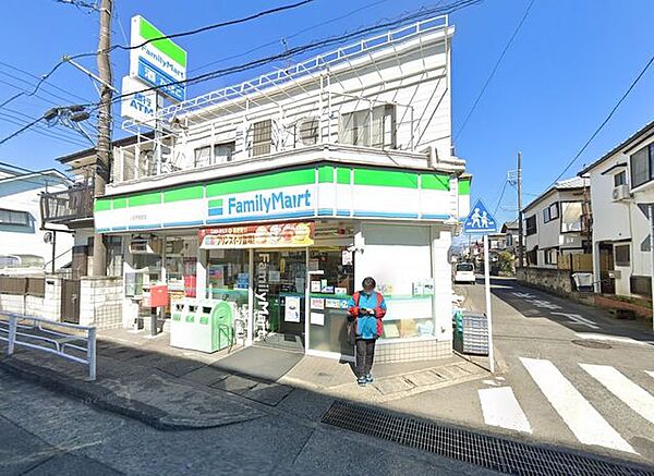 ファミリーマート小田原蛍田店 徒歩4分。コンビニが利用でき、急な買い物や日常のちょっとした用事にも便利な環境です。 270m