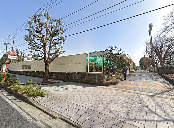 平塚市立江陽中学校 徒歩45分。中学校があり、落ち着いた環境で学べる安心感が子育て世帯に支持されています。 3300m