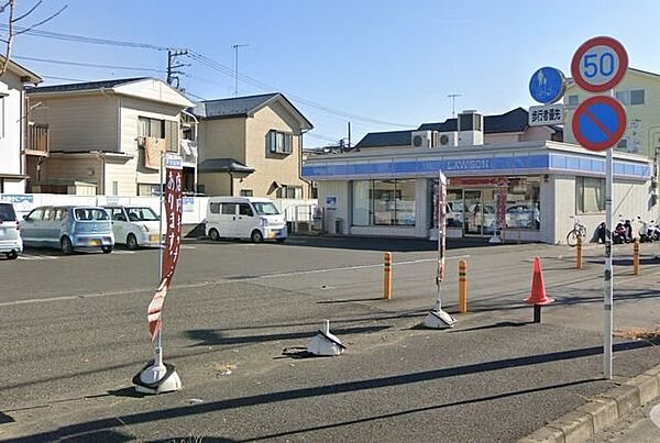 ローソン茅ヶ崎産業道路店 徒歩11分。コンビニが利用でき、急な買い物や日常のちょっとした用事にも便利な環境です。 840m