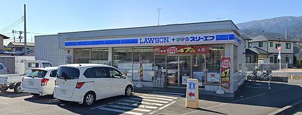 ローソン・スリーエフ塚原店 徒歩7分。コンビニが利用でき、急な買い物や日常のちょっとした用事にも便利な環境です。 550m