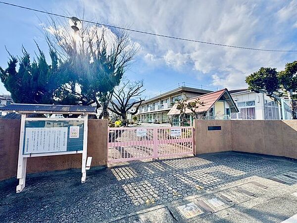 南足柄市立南足柄幼稚園 徒歩5分。幼稚園や保育園が整い、小さなお子さまの通園も安心。子育て世帯に嬉しい環境です。 330m
