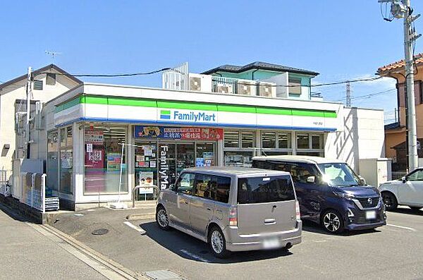 ファミリーマート平塚入野店 徒歩9分。コンビニが利用でき、急な買い物や日常のちょっとした用事にも便利な環境です。 700m