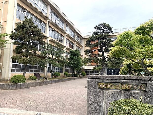 芳野中学校 2700m