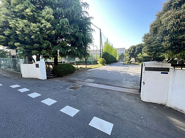 柏第四中学校　徒歩約7分（約490ｍ）目指す学校像「伸びる生徒、支える教師、地域と共にある学校」