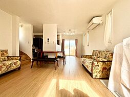 柏市増尾七丁目 4LDKのリビング/ダイニング