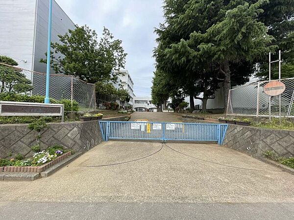 大津ケ丘中学校　徒歩約12分　900m