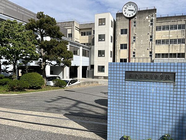 逆井中学校まで　1920m　徒歩約24分●教育目標「郷土愛地域貢献」校訓「進取」「友情」「克己」