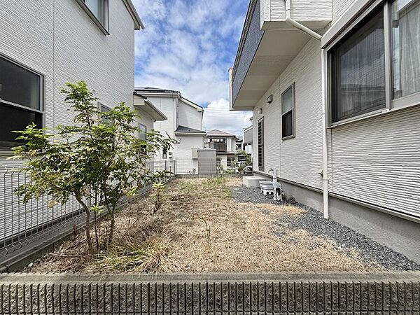 庭付きで家庭菜園や夏場のプールなど家族でコミュニケーションが取りやすい空間です！