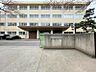 周辺：松飛台小学校まで　170m　徒歩約3分●教育目標「主体性・創造性を伸ばし、確かな学力と健康な身体、豊かな心を持つ子どもの育成～学校が楽しいと感じ、笑顔があふれる子どもたちのために～」　