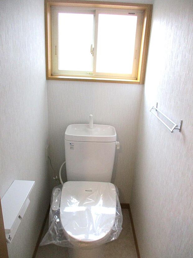 温水洗浄便／ペーパーホルダー交換した２階トイレ